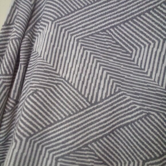 Ellen Tracy Sweater Pullover XL Women Long Sleeve Pattern Gray White - Picture 7 of 14